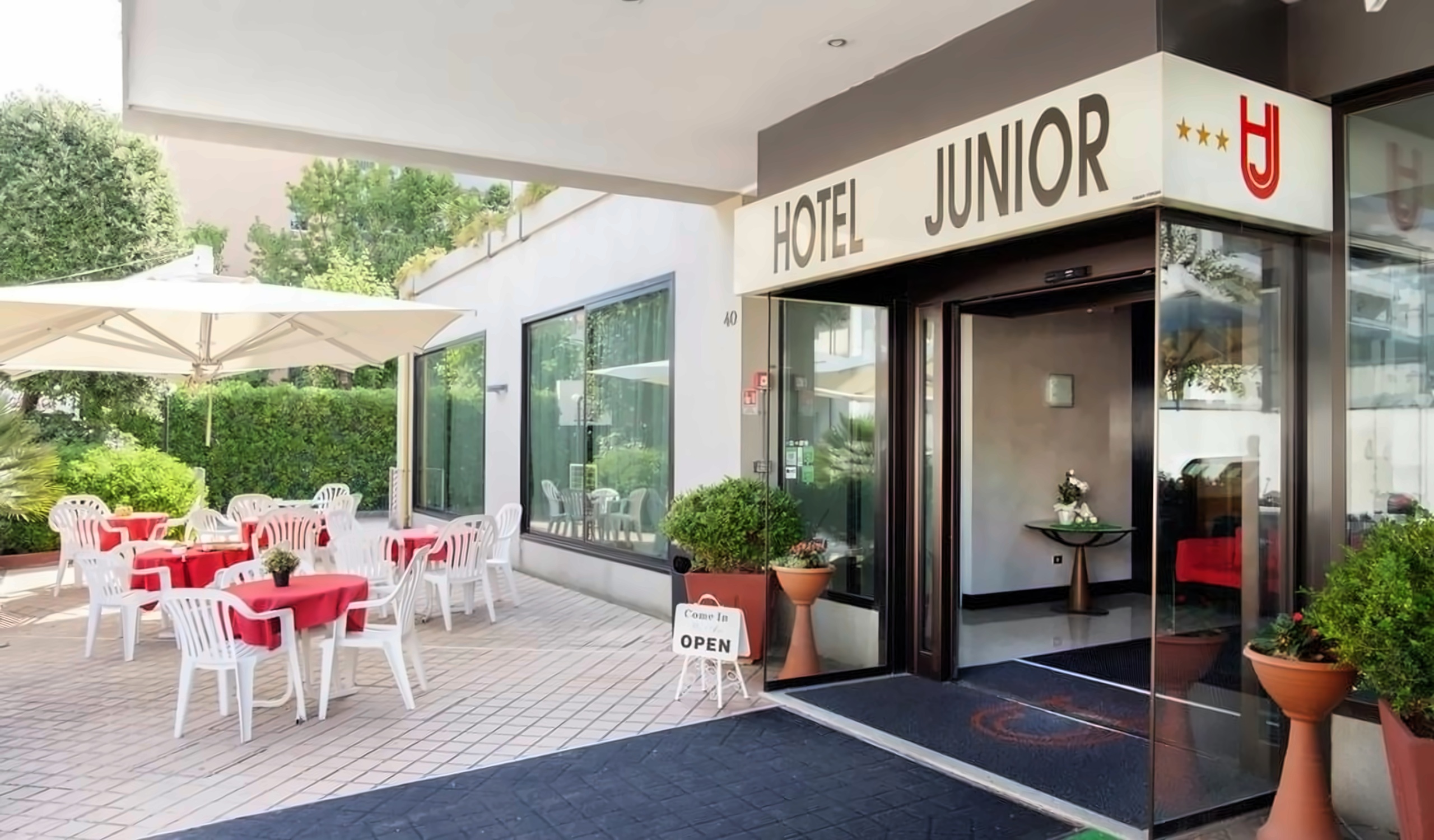 Hotel Junior